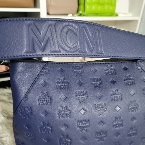 Rare MCM Calfskin Leather Ottomar Medium Klara Embossed Hobo Navy Blue - Picture 13 of 13
